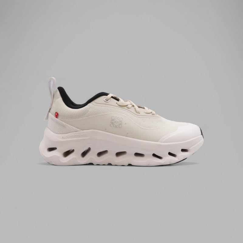 On Running x LOWEW White And Black