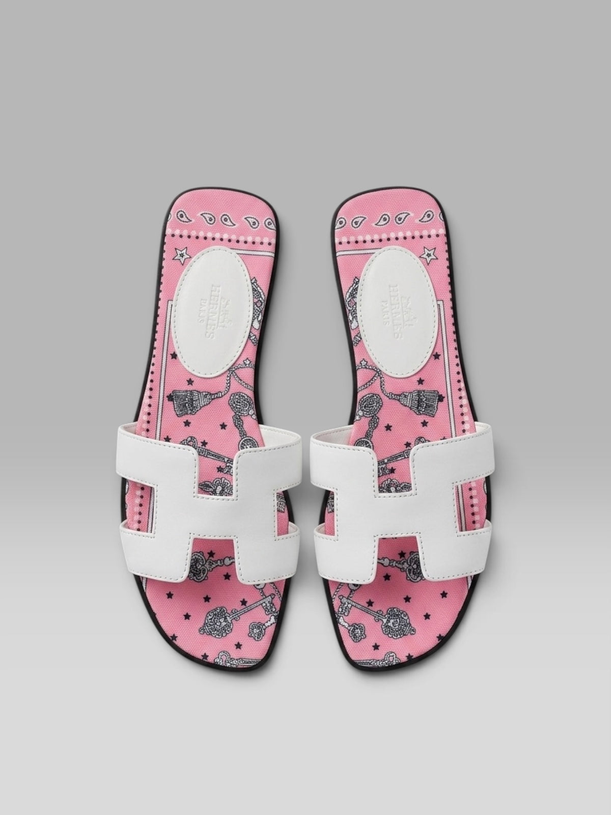 Hermès Oran Printed Bandana Canvas & Leather Flat Sandals - White / Pink