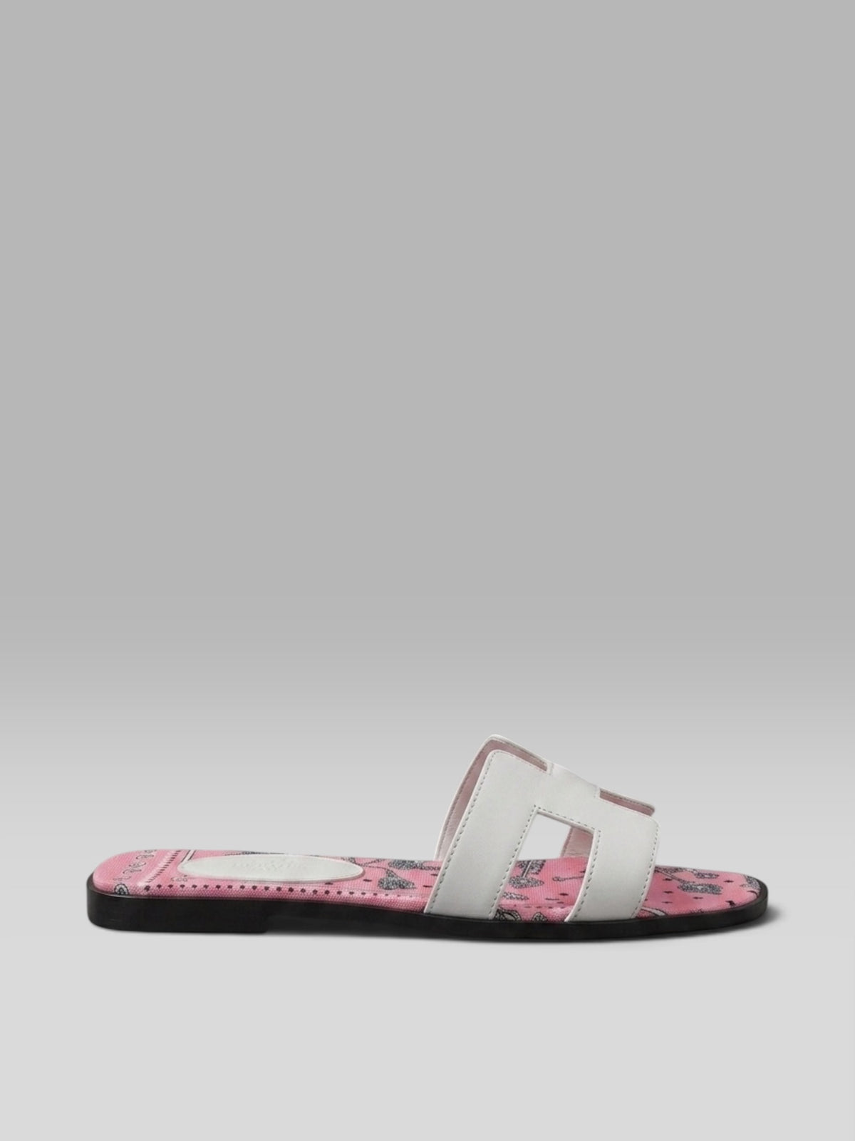 Hermès Oran Printed Bandana Canvas & Leather Flat Sandals - White / Pink
