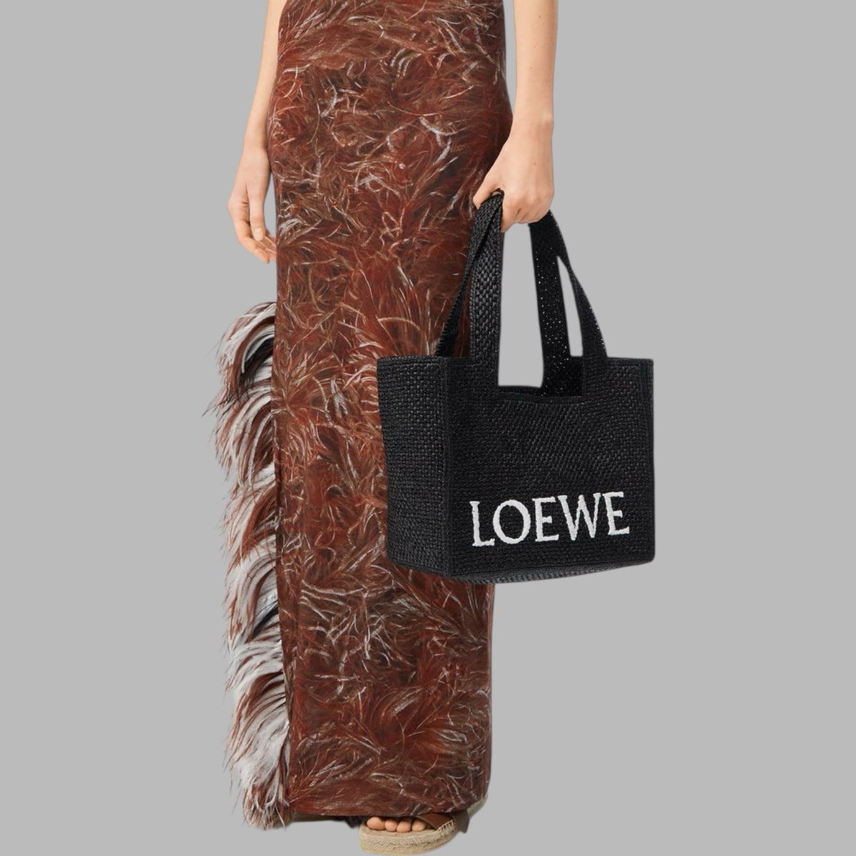 Medium LOEWE Font tote in raffia